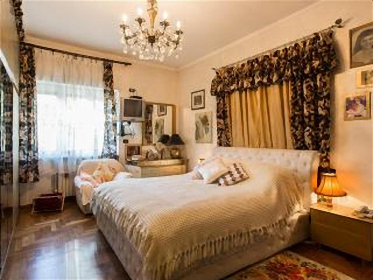 Romantic & Artistic Apartment 1