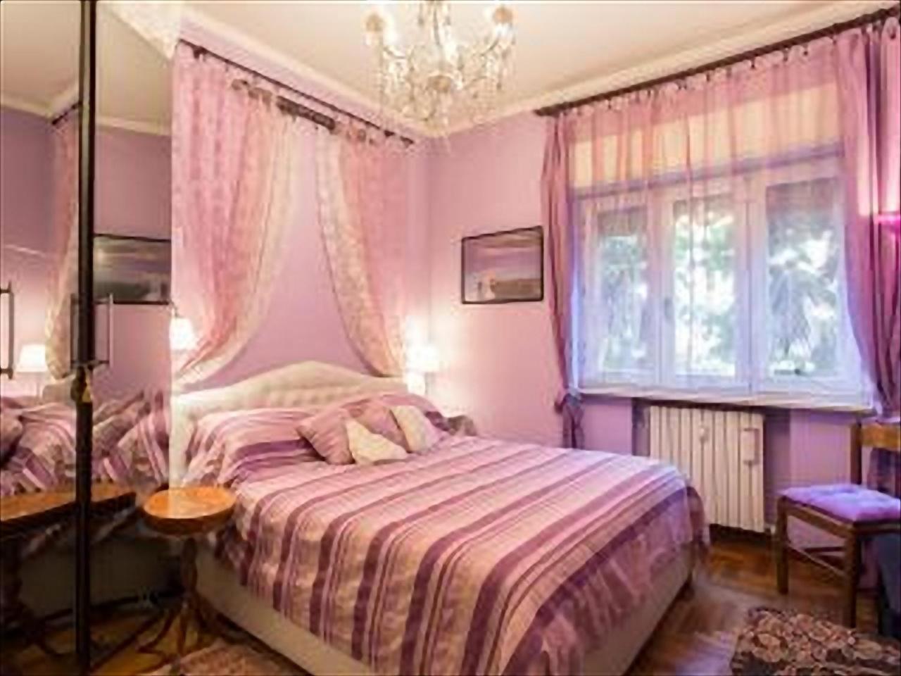Romantic & Artistic Apartment 2
