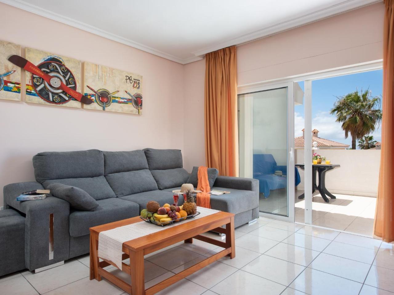 10e Country Club Accommodation Pool! 1