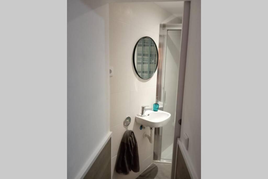 M2 Cool Apartment Next To Metro. 15m To Center 1