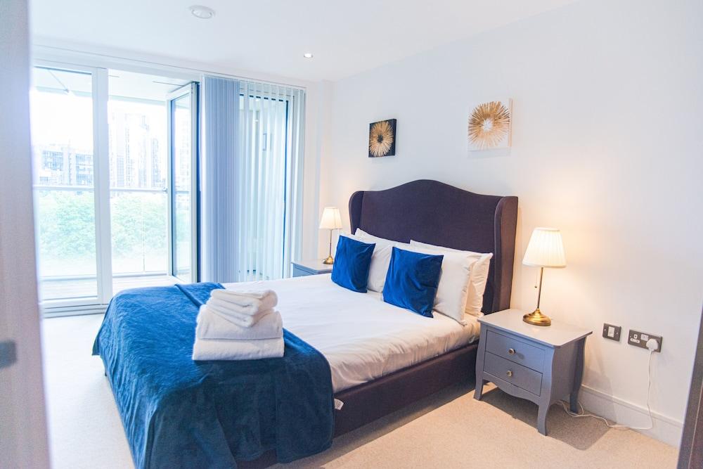 Stunning 1-Bed Apartment in Lincoln Plaza 1