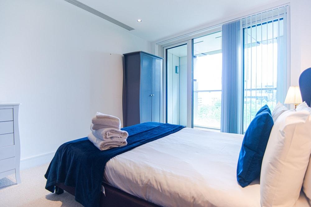 Stunning 1-Bed Apartment in Lincoln Plaza 2