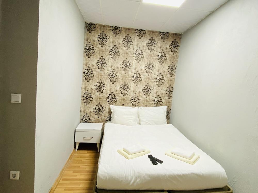 Zeus Convenient Suit Istanbul 1