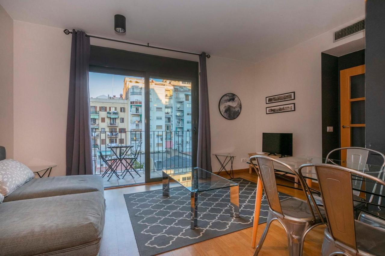 Modern And Bright Apartment in Eixample 3-1 (Adults Only) 1