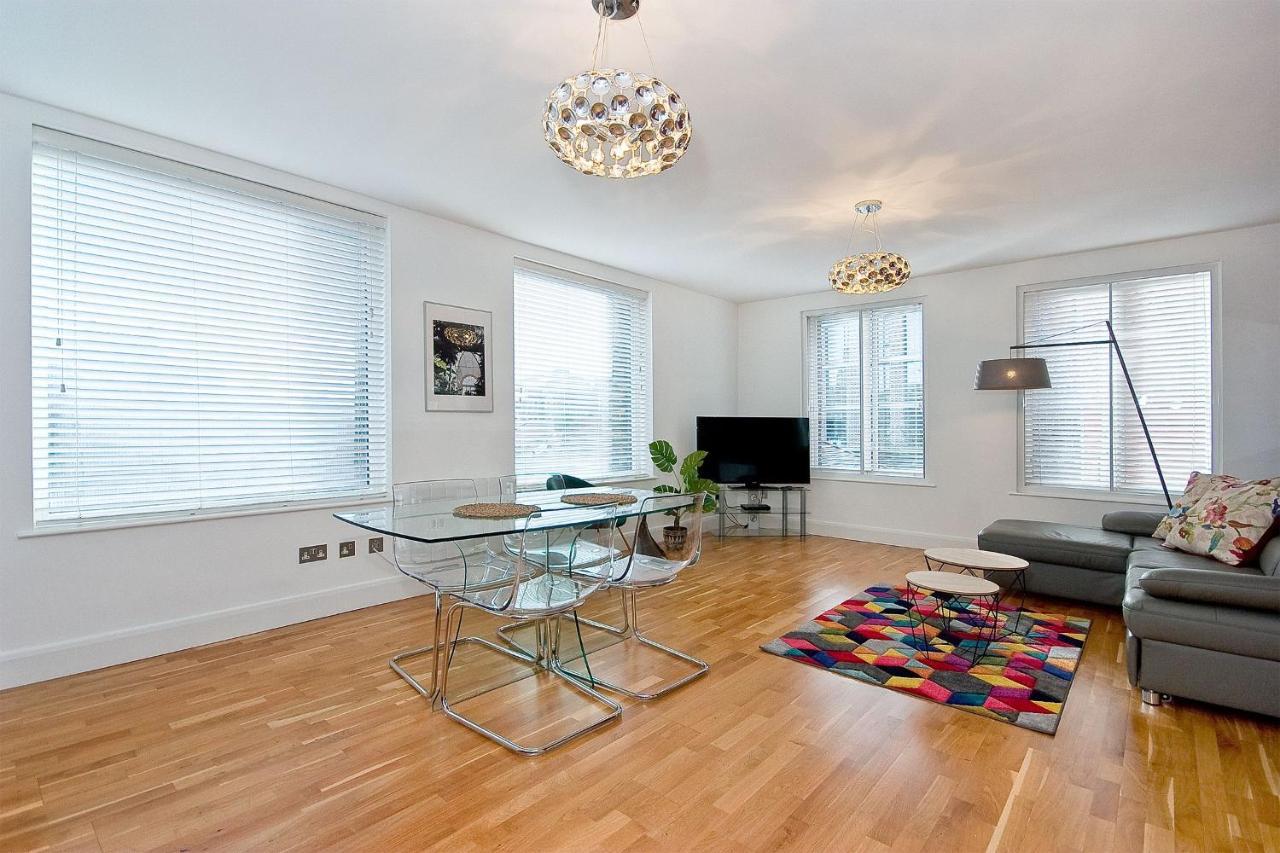 Mulberry Flat 6 - Two Bedroom 3rd Floor by City Living London 2