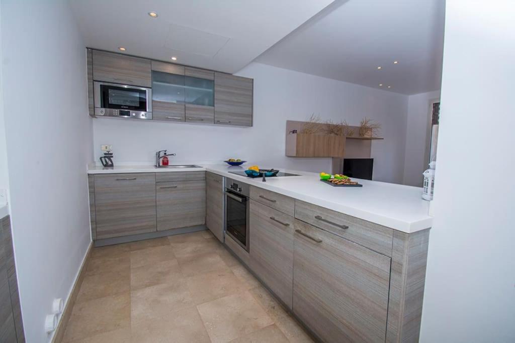 Nayah Stays, Beautiful 3-Bedroom Vacation Home with Lovely Pool 2