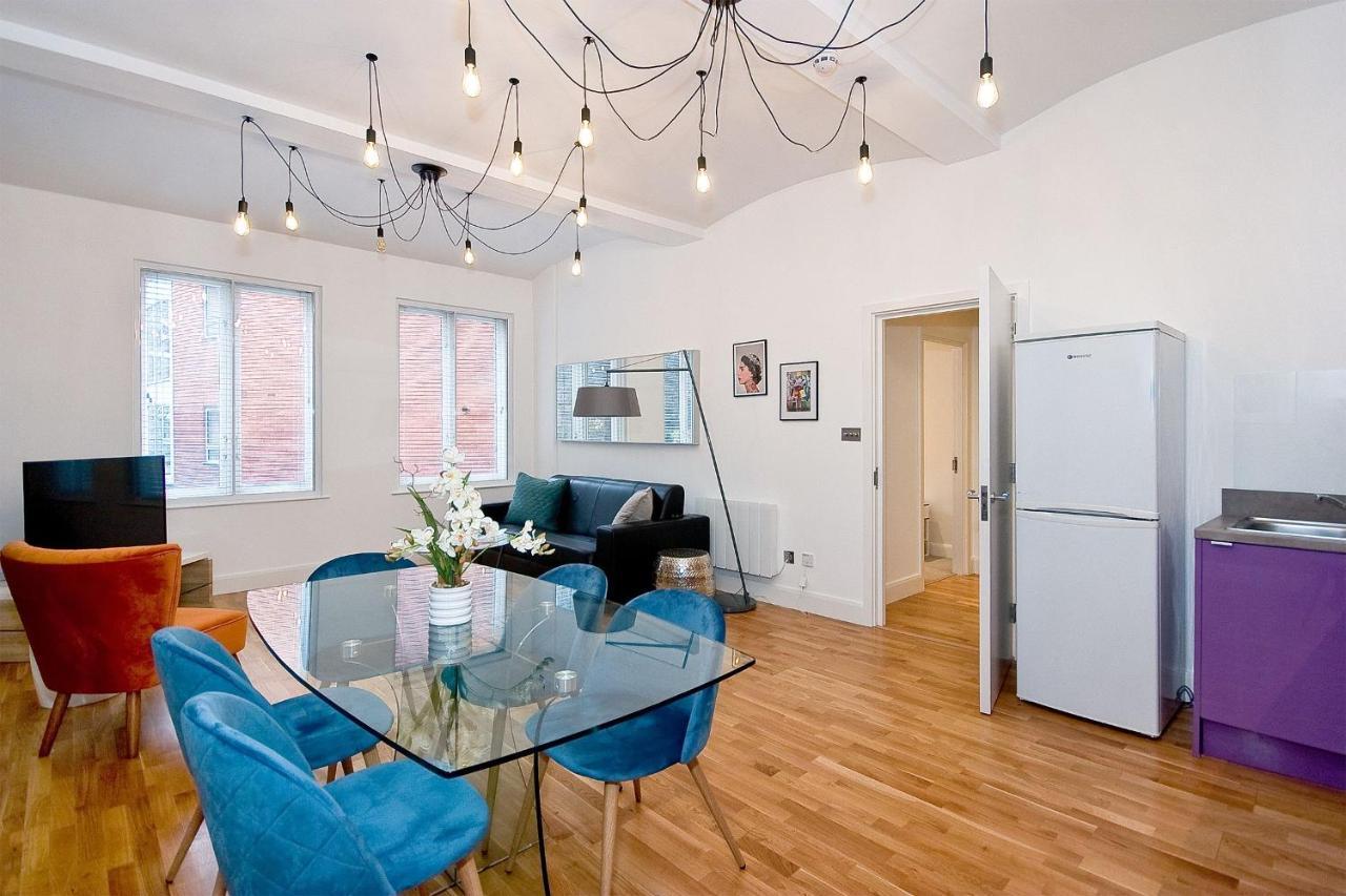 Mulberry Flat 2 - Two Bedroom 1st Floor by City Living London 2