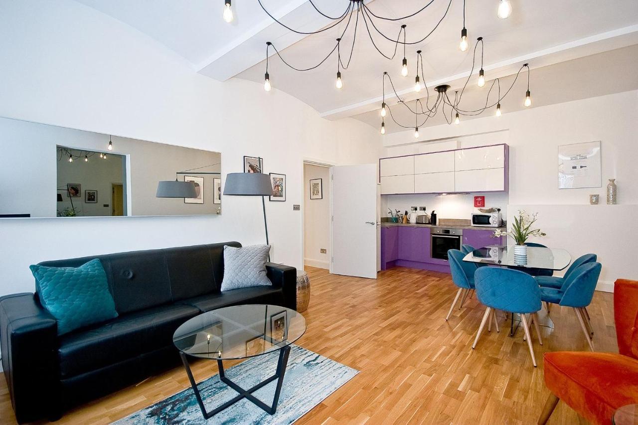 Mulberry Flat 2 - Two Bedroom 1st Floor by City Living London 1