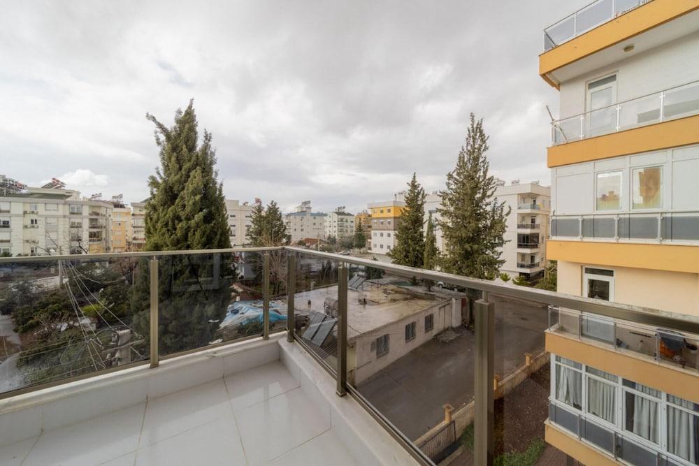 Modern And Cozy Apartment in Muratpasa Antalya 1