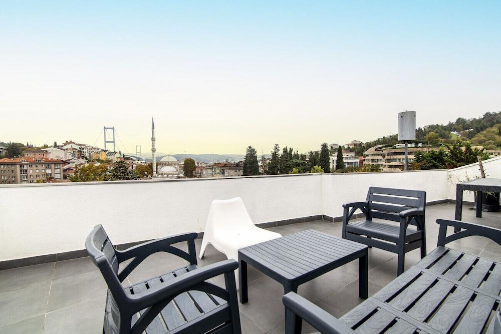 Sleek House with a Lovely Terrace in Besiktas 1