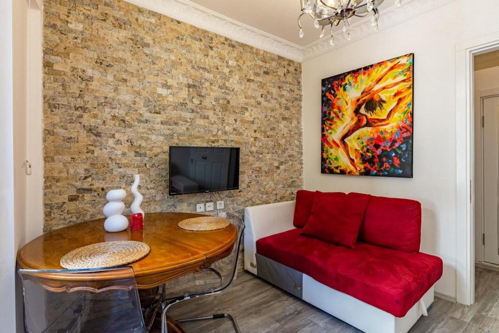 Charming Flat 5 Min To Taksim Square in Beyoglu 1