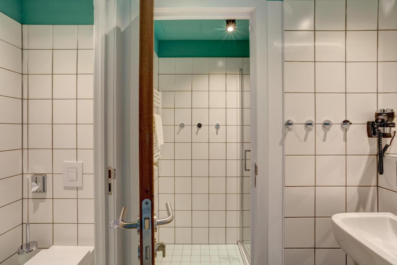 Meininger Hotel Bruxelles Gare du Midi 1