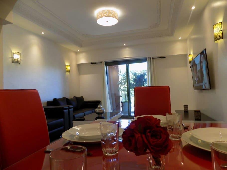 Deluxe Apartment in the Center of City with Free Wifi 1