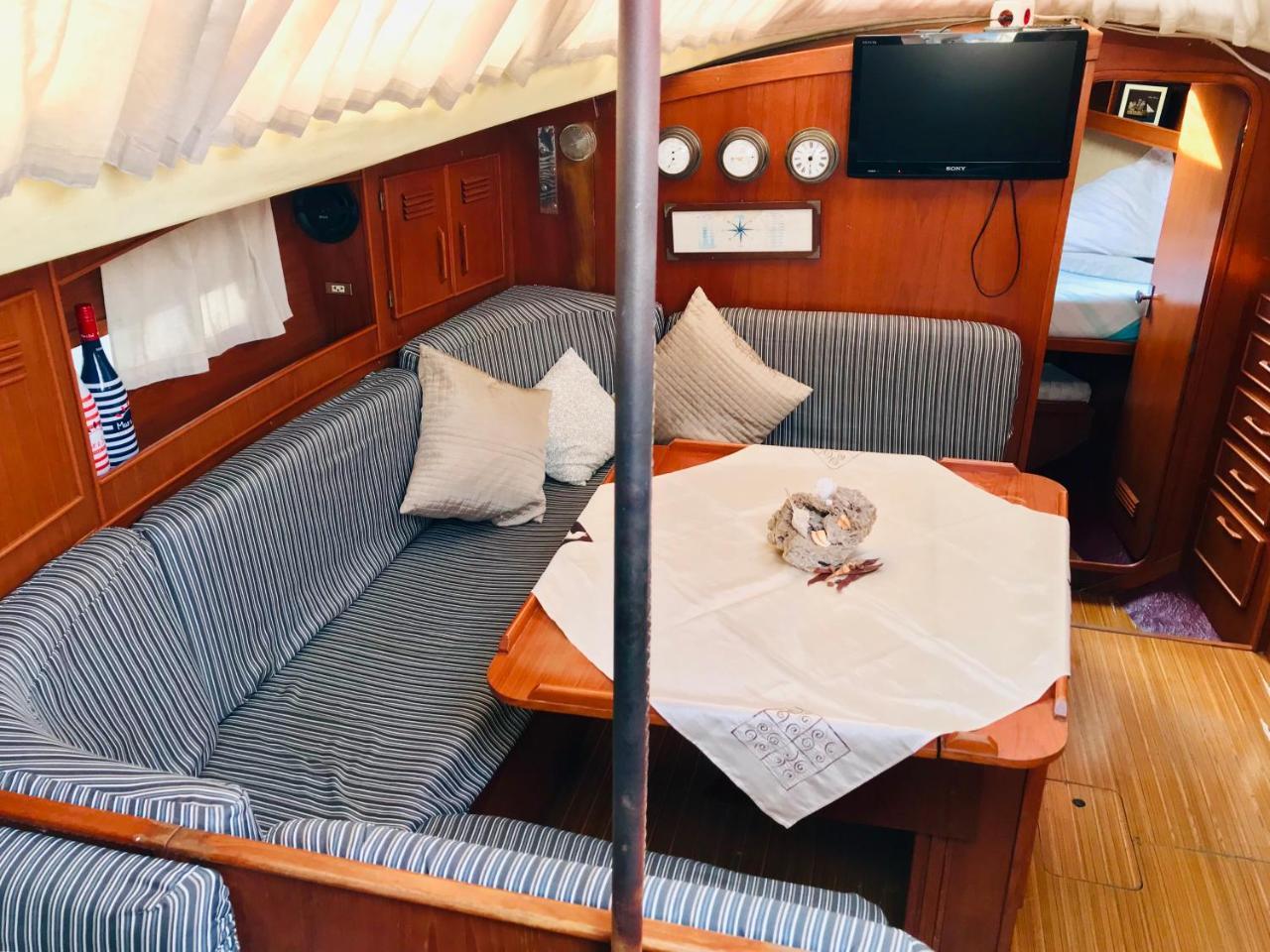 Sleep & Boats Barcelona City 1