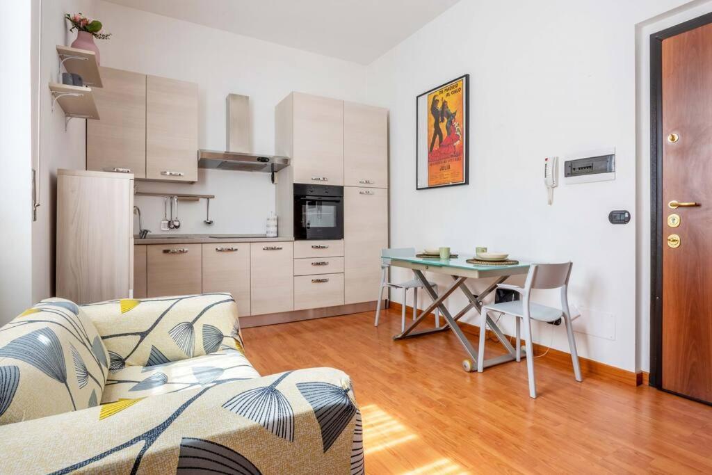 Cozy Apartament in Piazza 5 Giornate by Easylife 1