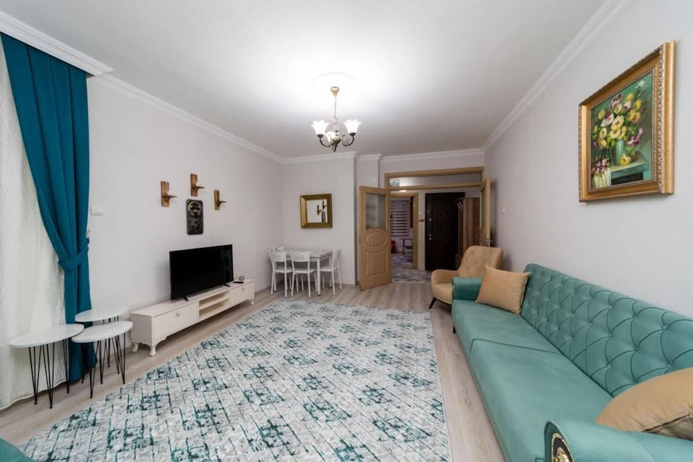 Pleasant Flat with Balcony in Kaleici