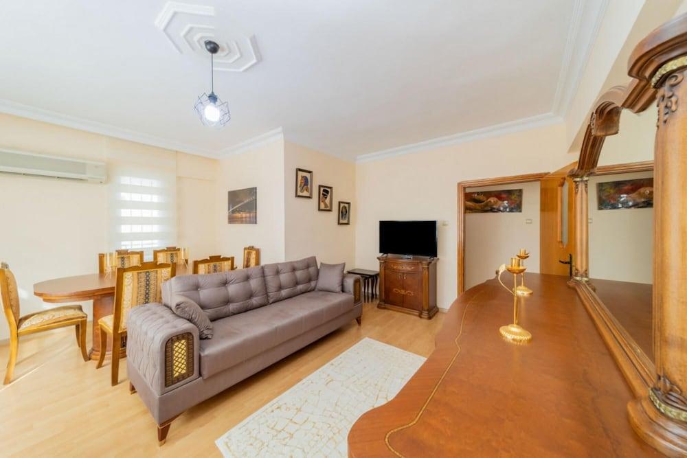 Cozy Flat with Balcony 5 Min To Konyaalti Beach 1