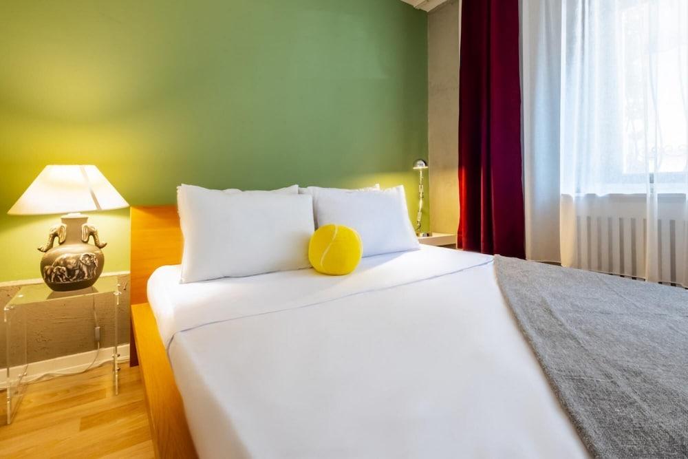 Pleasant Flat Near Taksim Square in Beyoglu 1