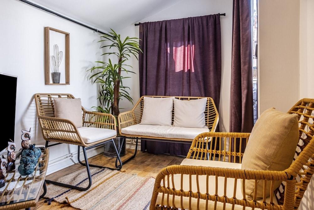 Lovely Flat with Terrace on Istiklal Street 1