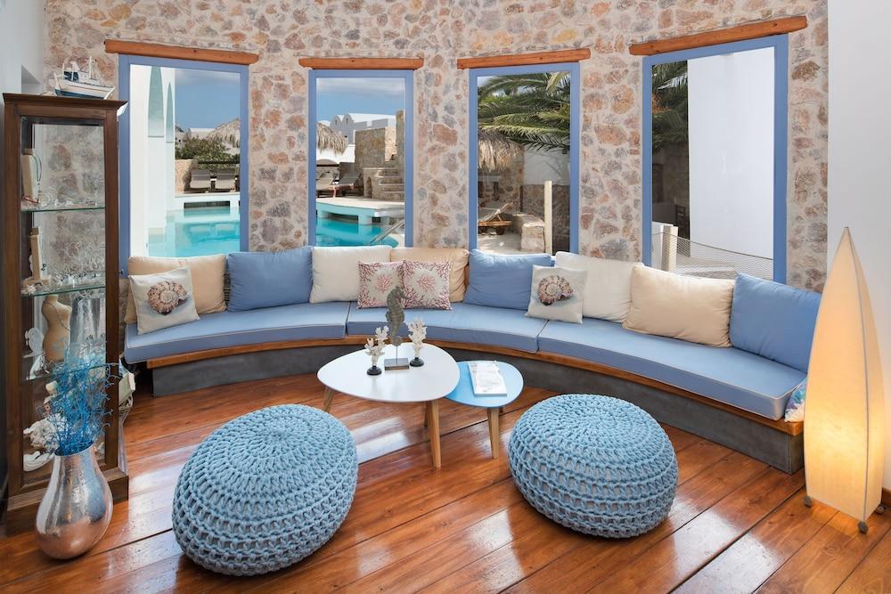 Meltemi Luxury Suites (Adults only) 1