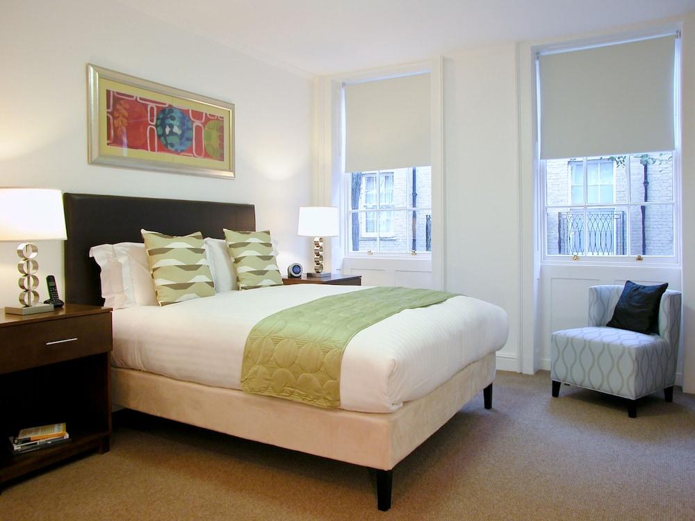 The Kings Wardrobe by Bridgestreet 2