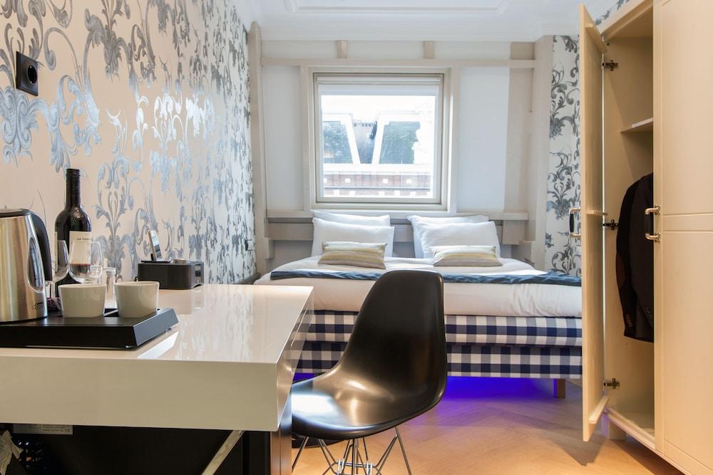 The Amsterdam Canal Hotel 2