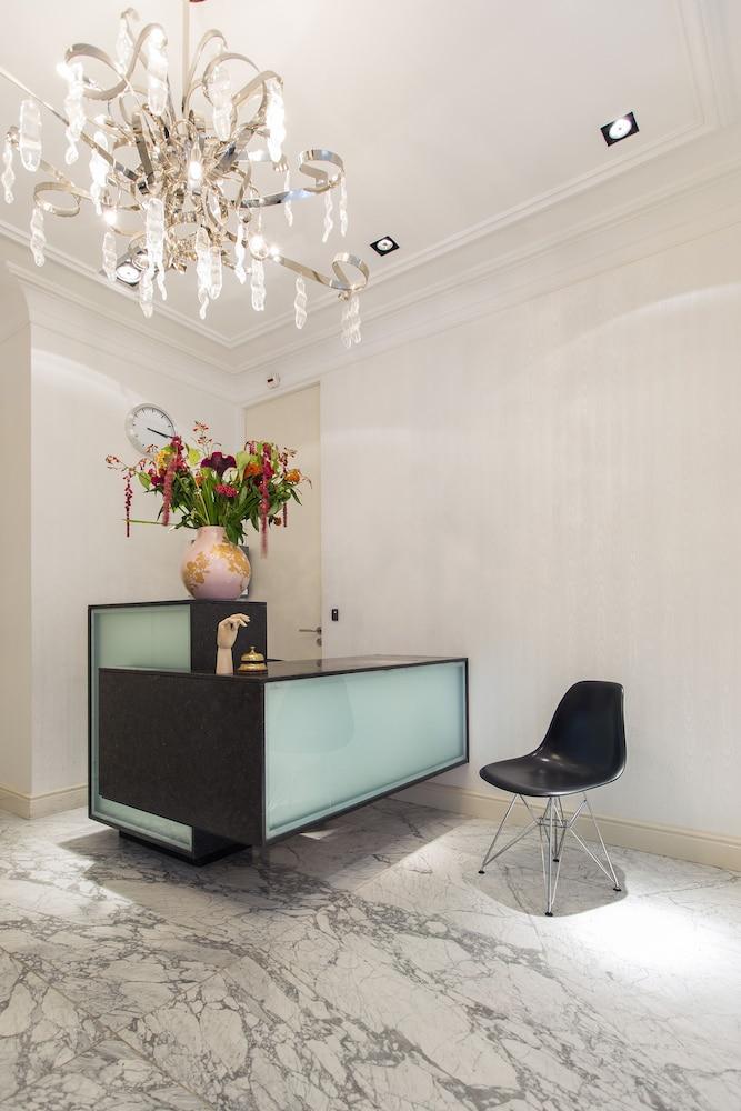 The Amsterdam Canal Hotel 1