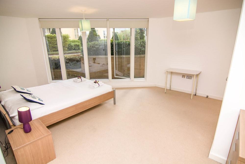 Apartment Wharf – Water Gardens 2