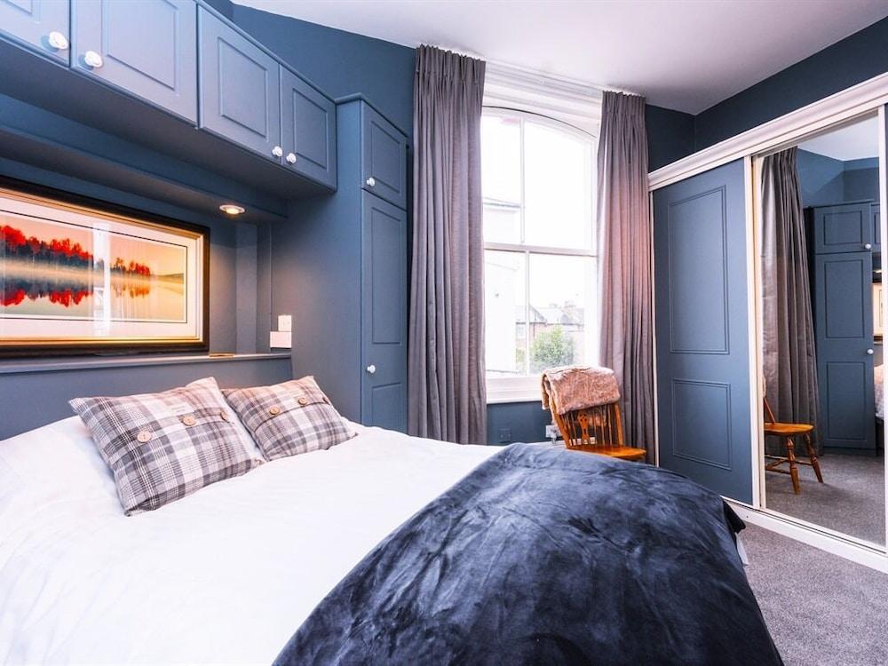 Summerfield Pub & Boutique Rooms