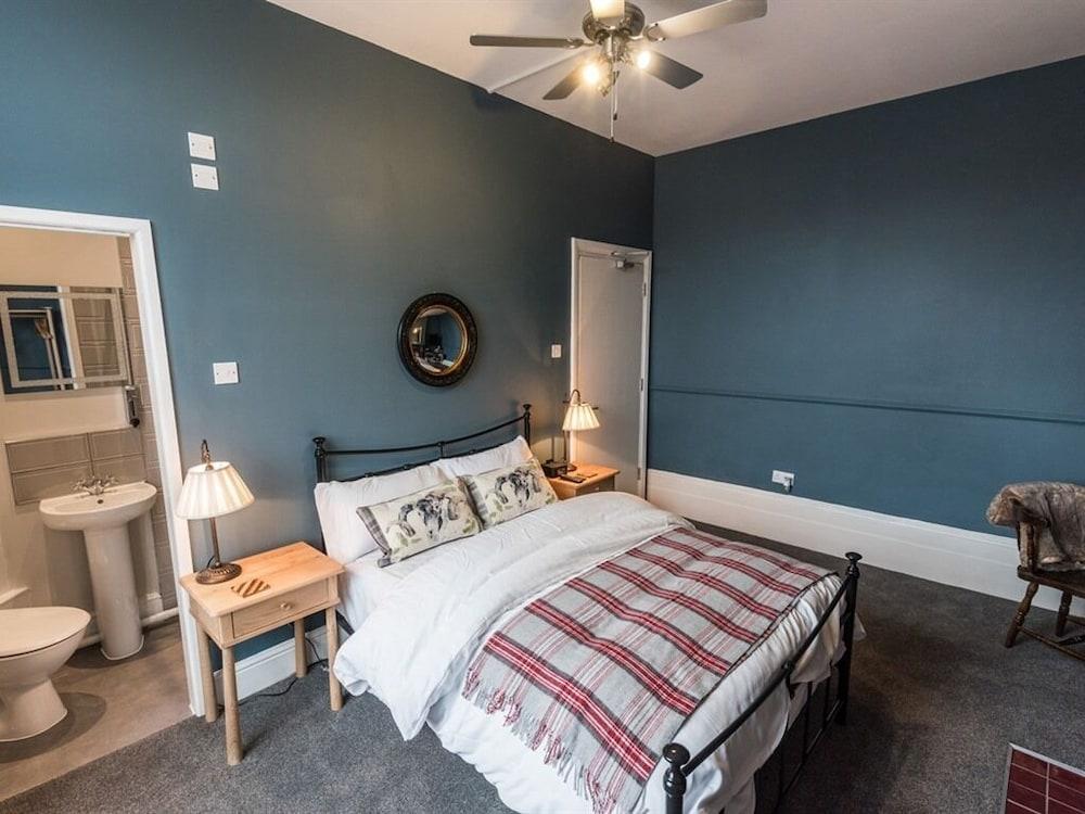 Summerfield Pub & Boutique Rooms 1