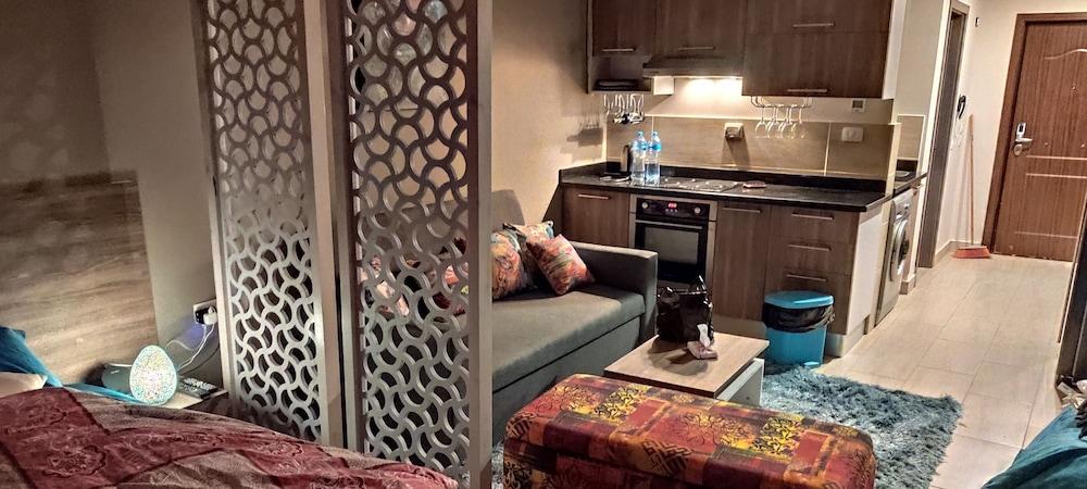 Pool View Apart at British Resort 221