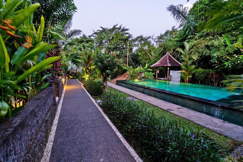 Sari Bamboo Villas 1