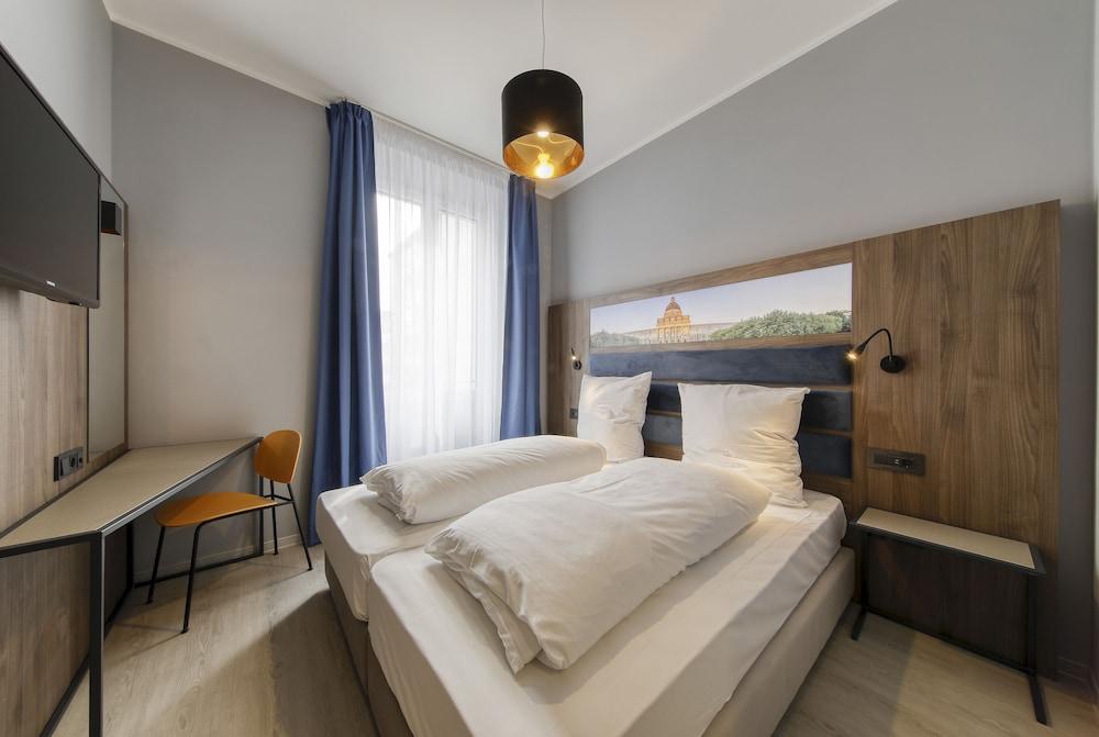 Smart Stay Hotel Station