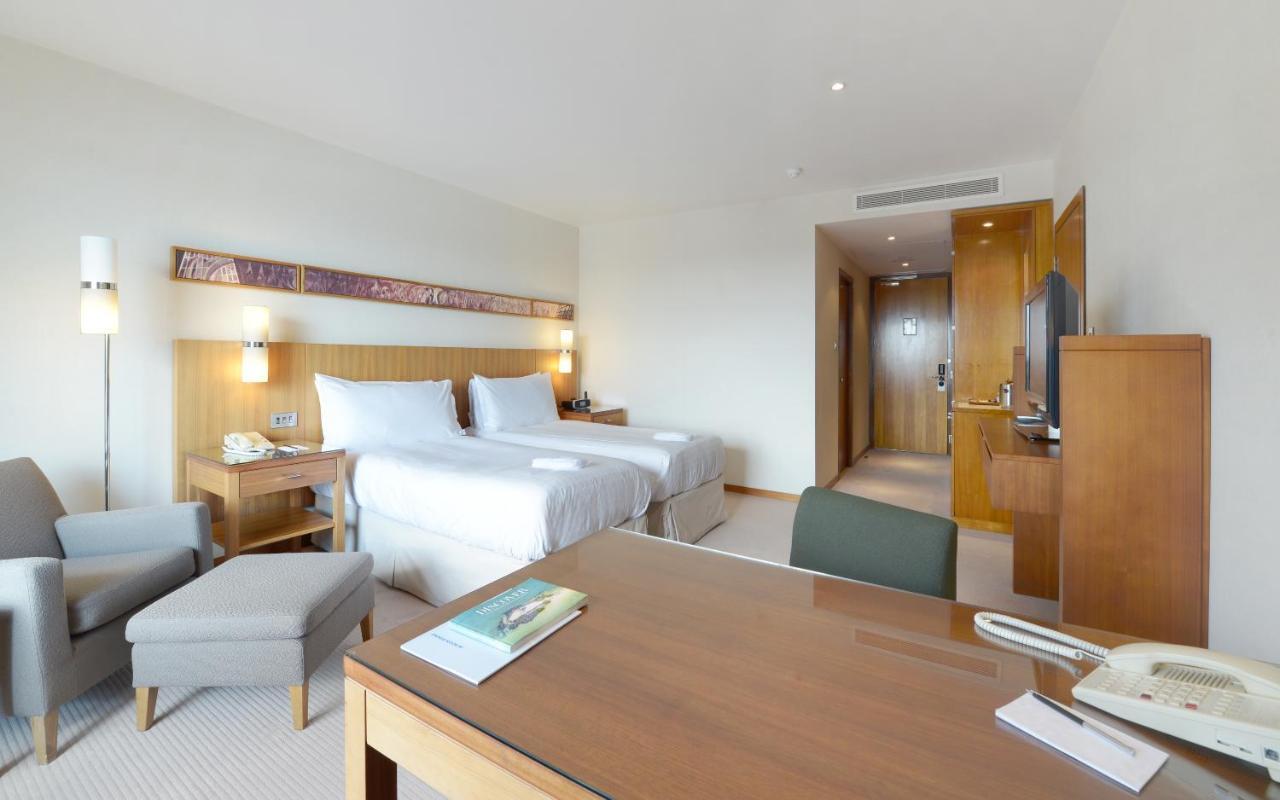 Canary Riverside Plaza Hotel 1