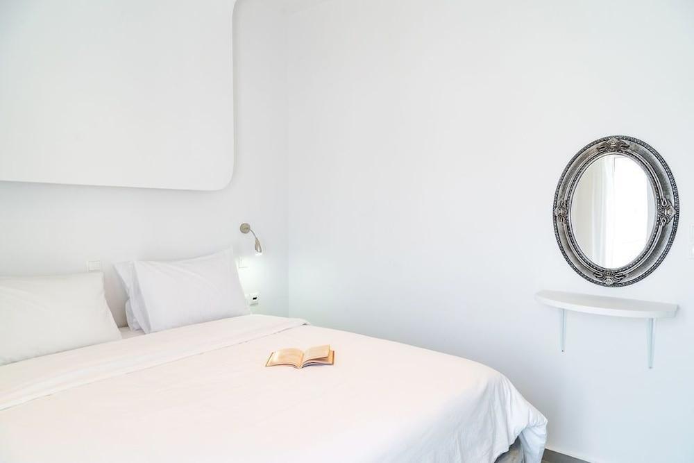 Anna's And Argy's Apartments 1