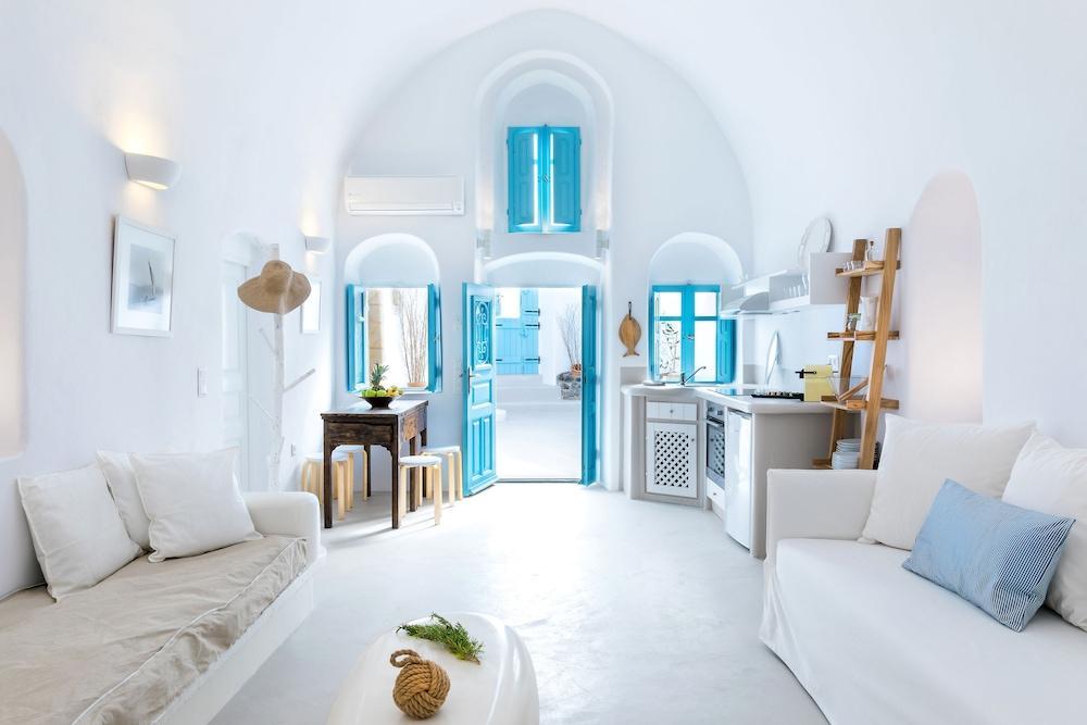 Kalamia Cave House by Vinea