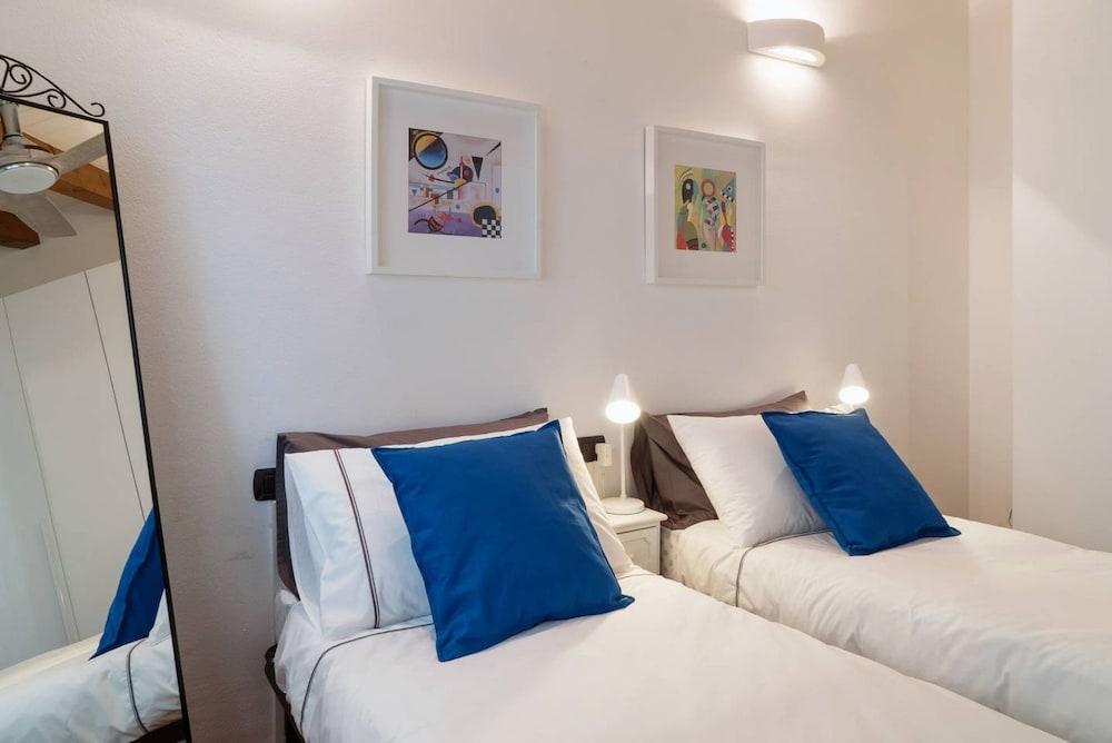 Large Apartment in Milan Center 2