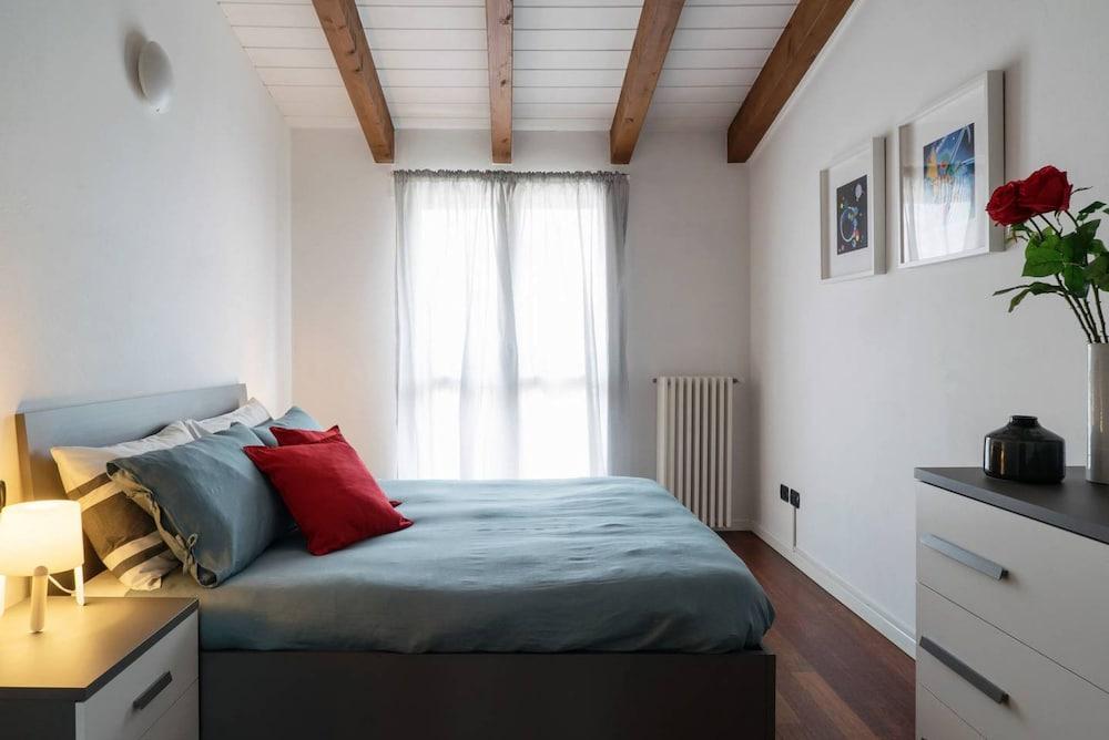 Large Apartment in Milan Center 1