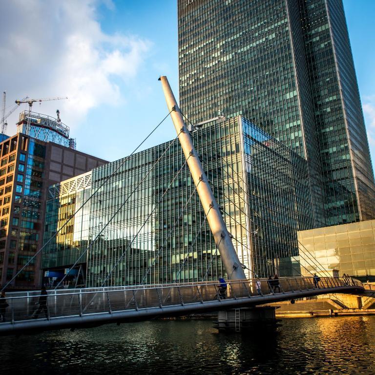 Lincoln Plaza London Curio Collection by Hilton 1