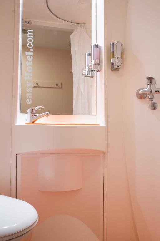 Easyhotel Victoria 1