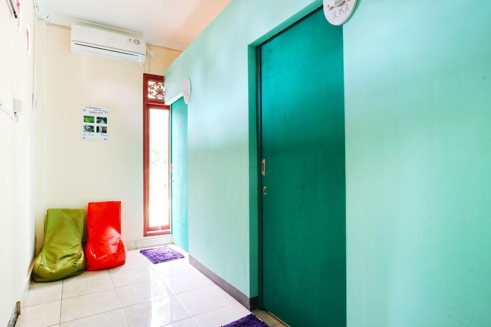 Downtown Monkey Forest Hostel 1