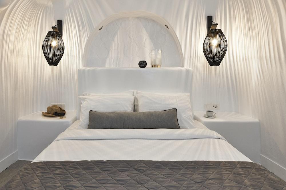 Virginia's Cave Villas (Adults only) 1