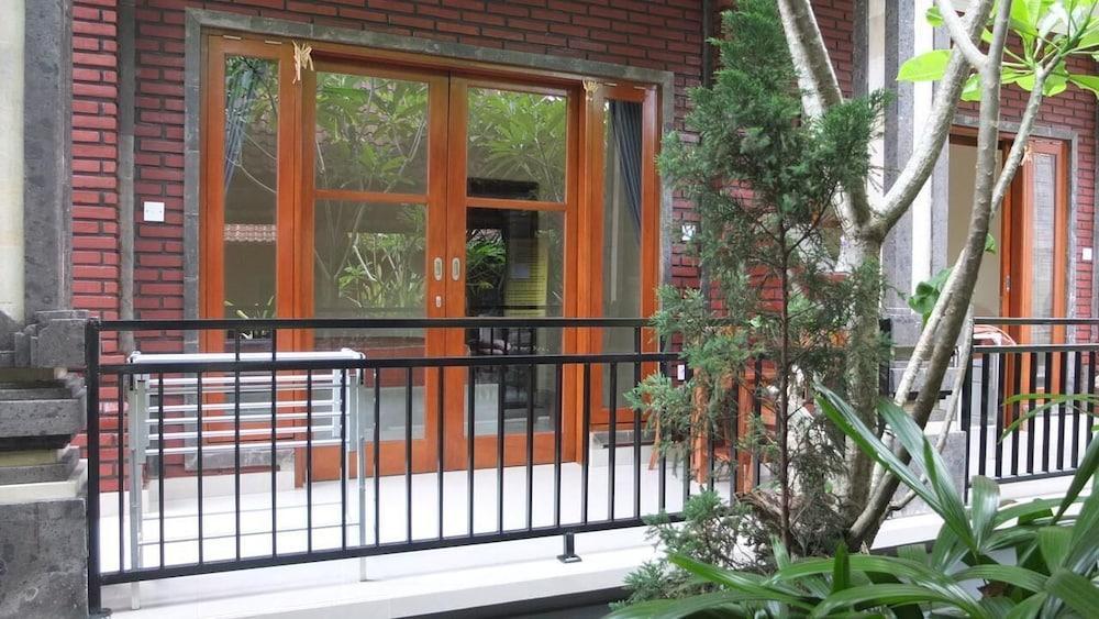 Ojeks Homestay (Adults only) 2