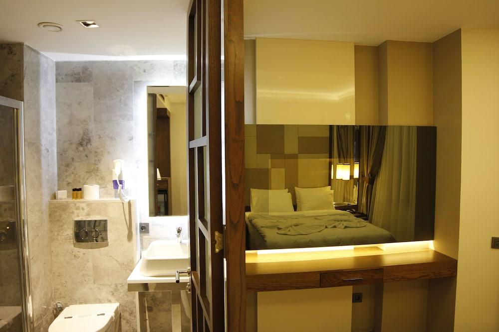 The Biancho Hotel Pera 2