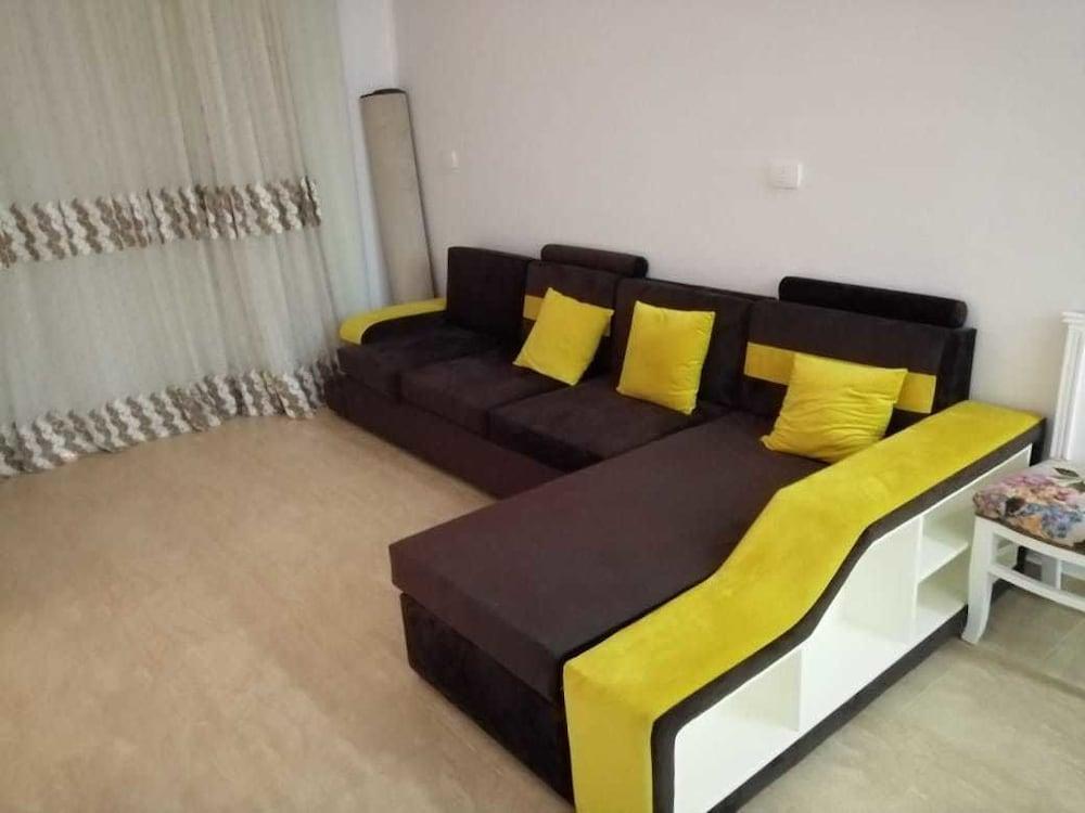 2 Bedrooms Apartment Pool & Sea View