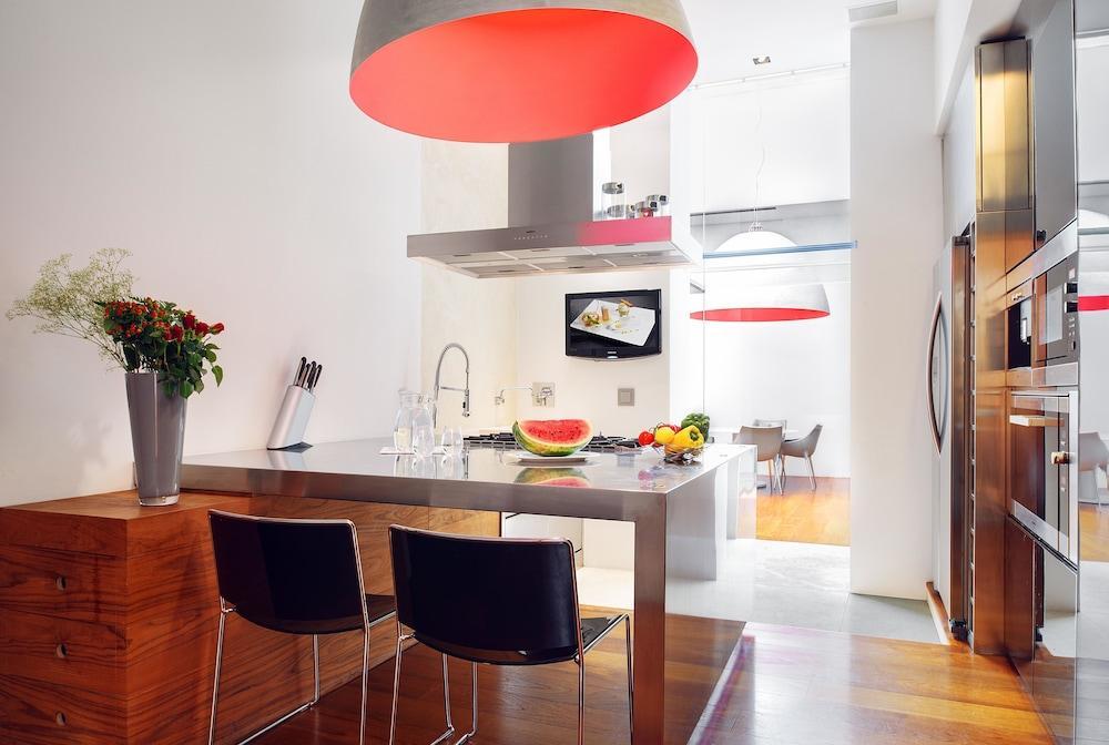 Unique 4 Bedroom Apartment Near Duomo 1