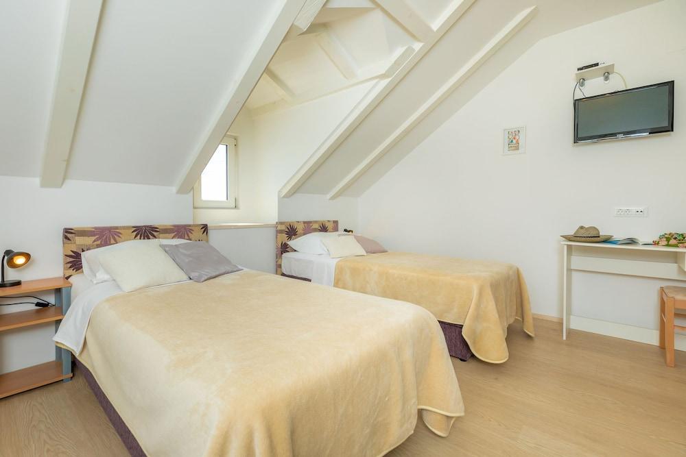 Hedera Estate, Hedera A19 2