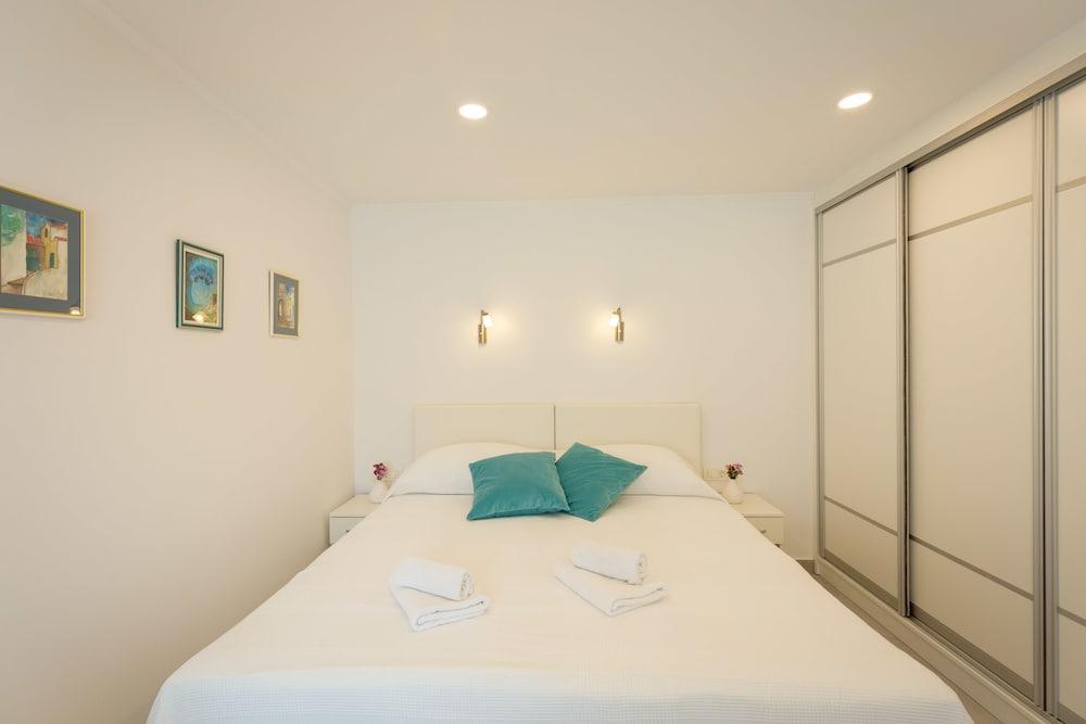 Hedera Estate, Hedera A10 2