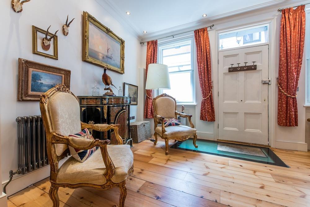 Sherlocks Hidden Home 1