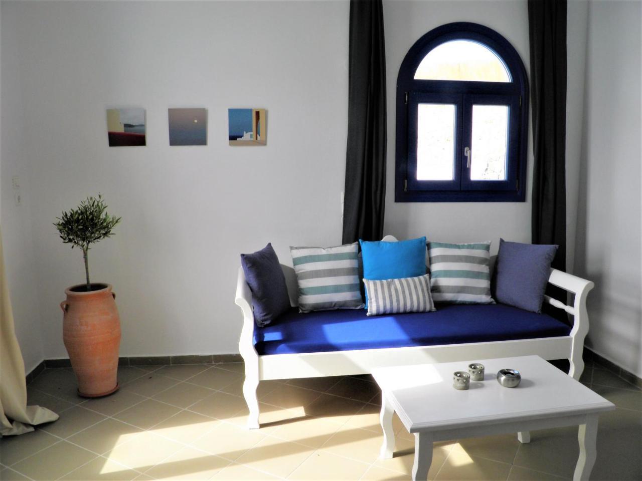 Santorini Traditional Suites 1